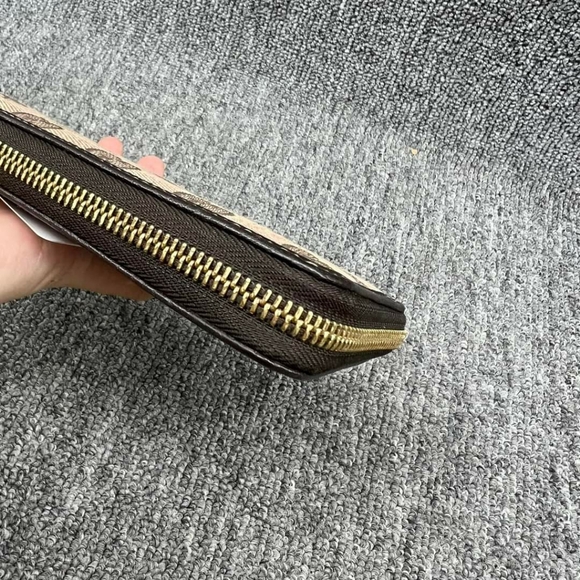 100% Authentic Gucci Leather Wallet - Picture 10 of 16